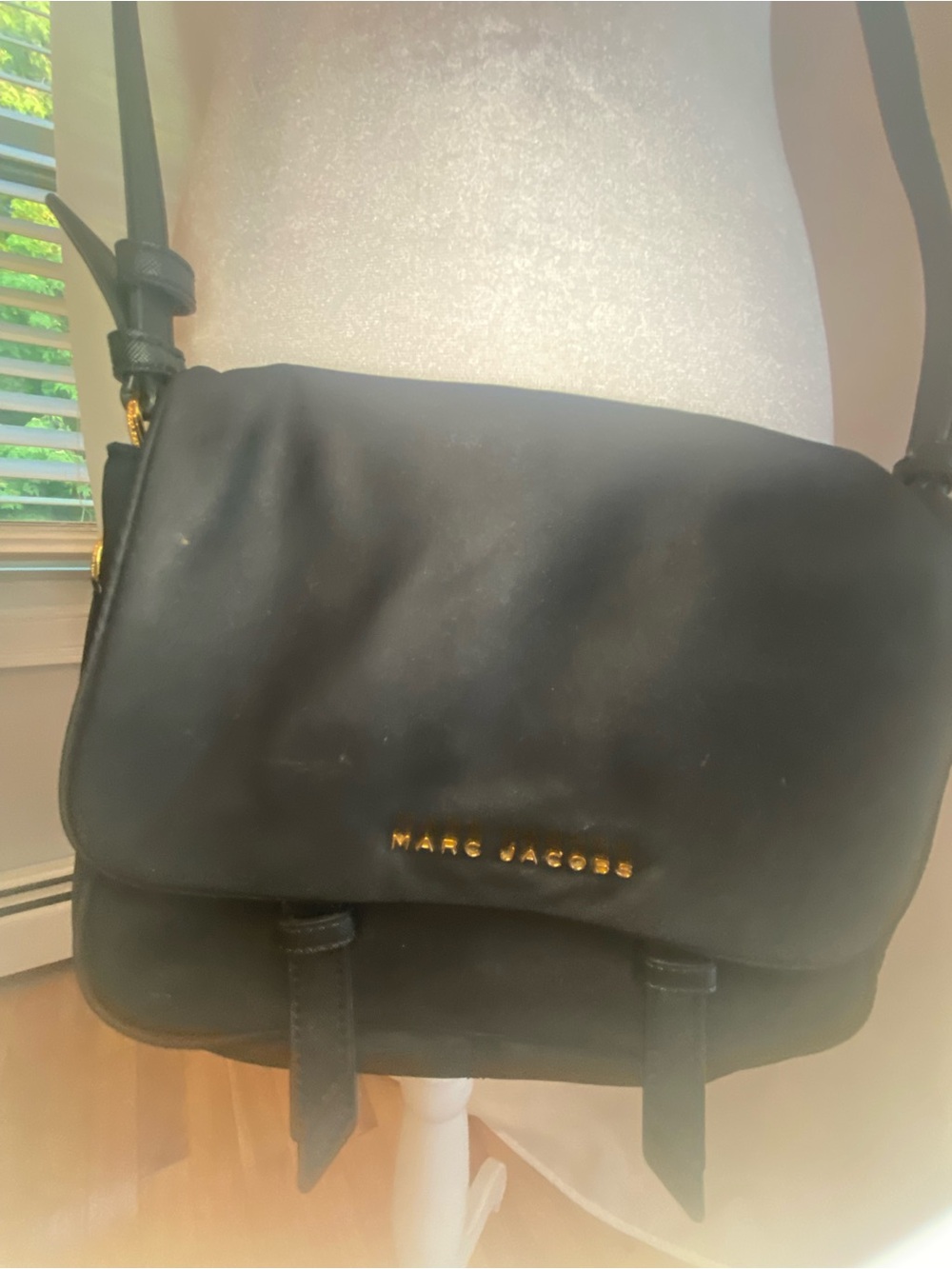 Marc Jacobs Black Crossbody with Gold Logo Accent - Picture 10 of 11